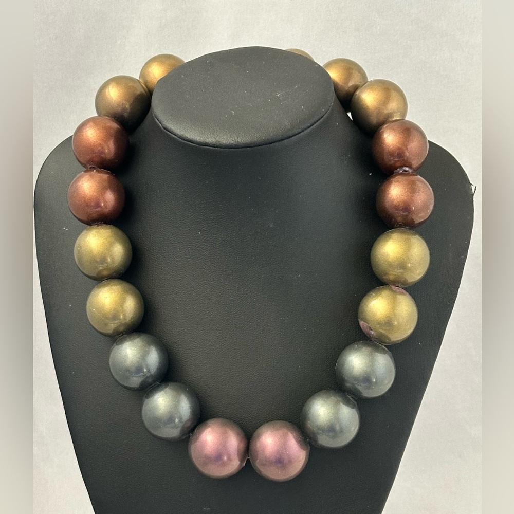 Large acrylic bead necklace in metallic colors